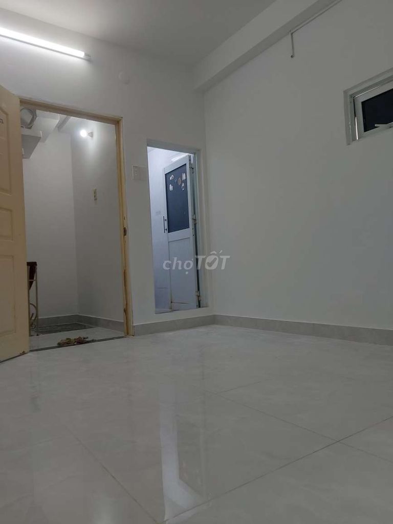 Modern 3-Bedroom Townhouse with Air Conditioning
