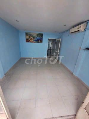 Modern 3-Bedroom Townhouse with Basic Amenities