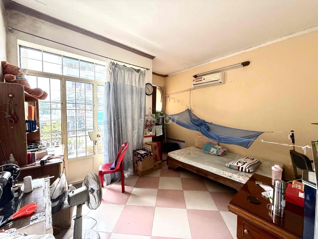 3-Bedroom House with Full Furniture Near City