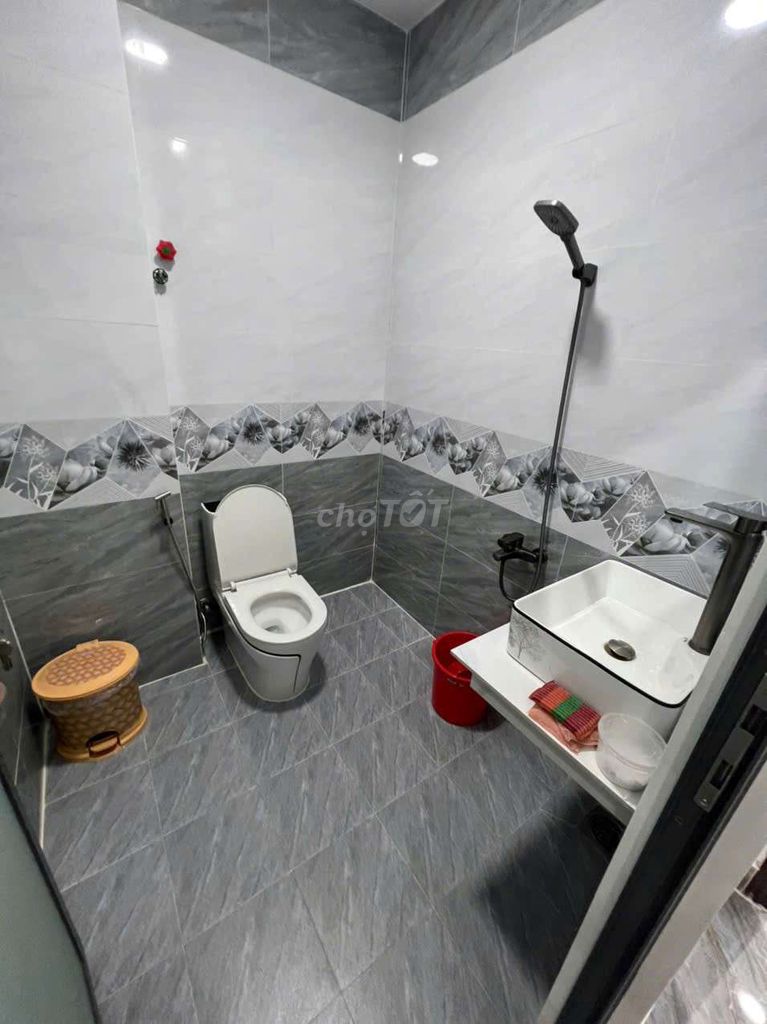 Modern 4-Bedroom Townhouse Near Lanh Binh Thang