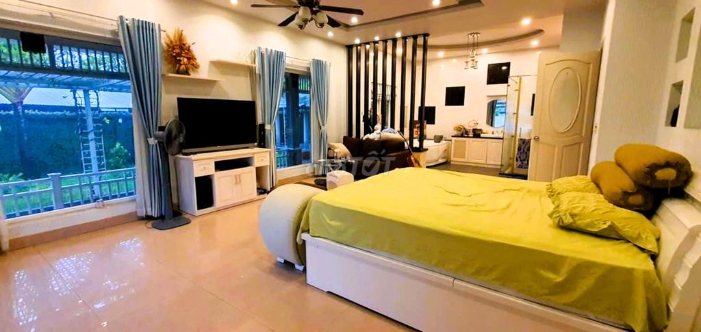 Luxurious Villa with Pool and Entertainment Area