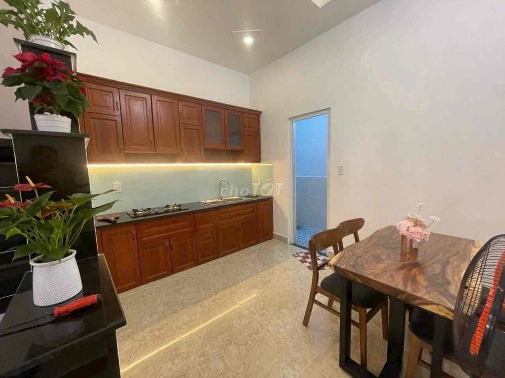 2-Floor House with 2 Bedrooms Near Schools