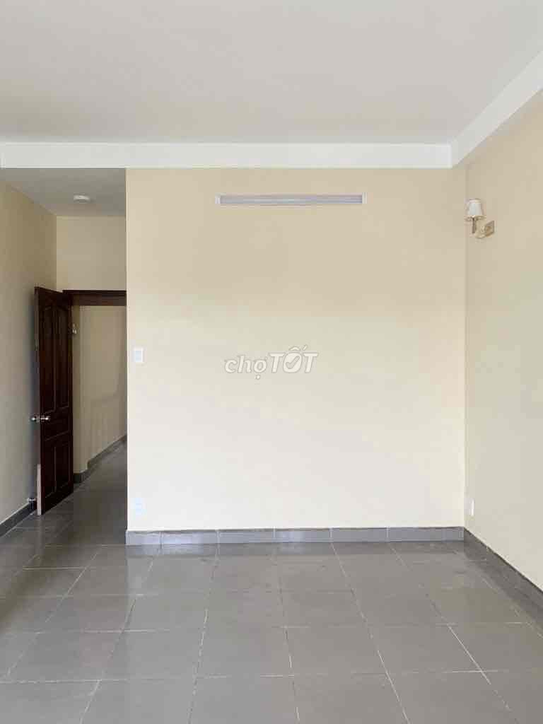 Large 4-Story House with 7 Bedrooms Near Parcmall