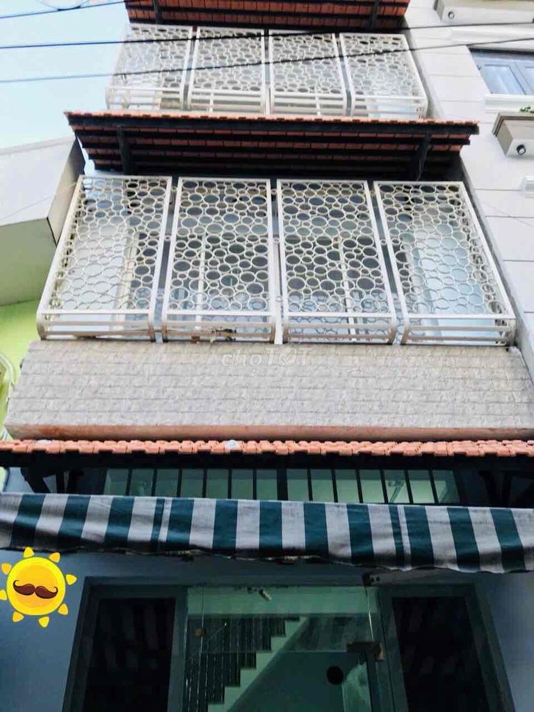 4-Bedroom Townhouse in Quiet Area