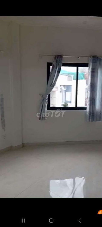 Spacious 4-Bedroom House with Multiple Floors