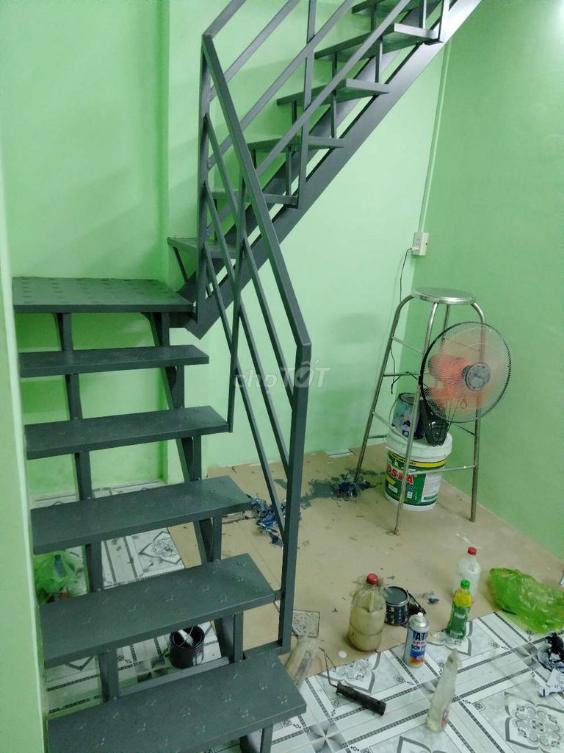L-shaped house with 1 floor, 1 bedroom, near new highway bridge