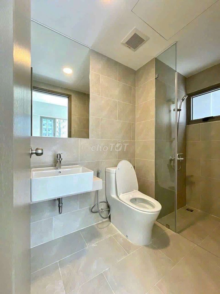 Large House with 9 Bedrooms on Nguyen Van Cu