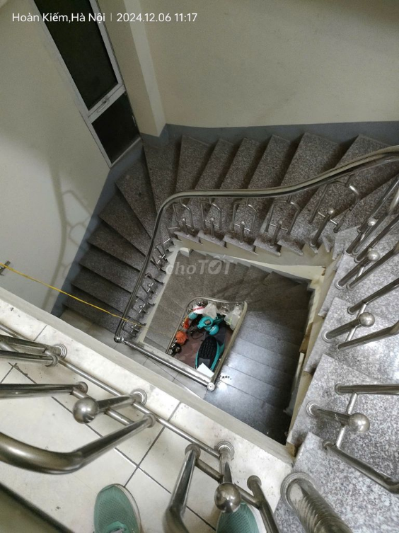 9-Story Building for Rent near Tan Mai Intersection, Multiple Spaces Available