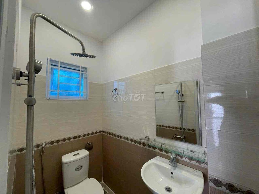 2-Floor House with 2 Bedrooms Near Schools