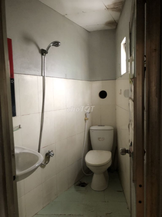 Small House for Rent near Road, Suitable for Nail/Hair Salon or Small Business