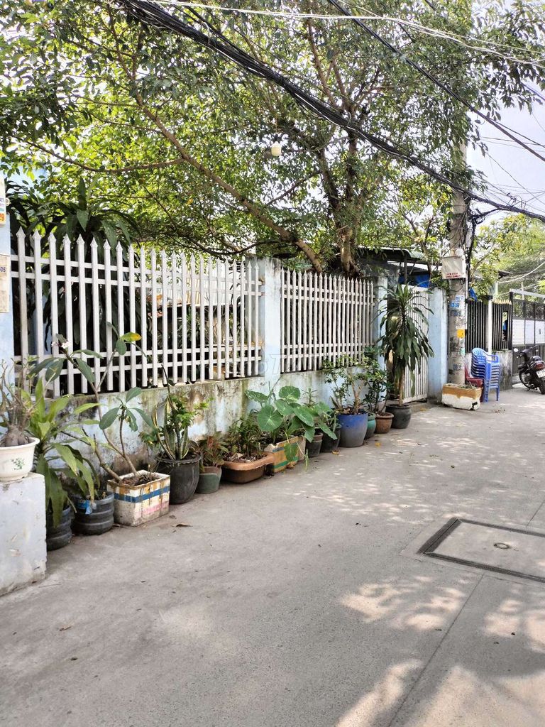 Spacious House with Car Parking in Quiet Area