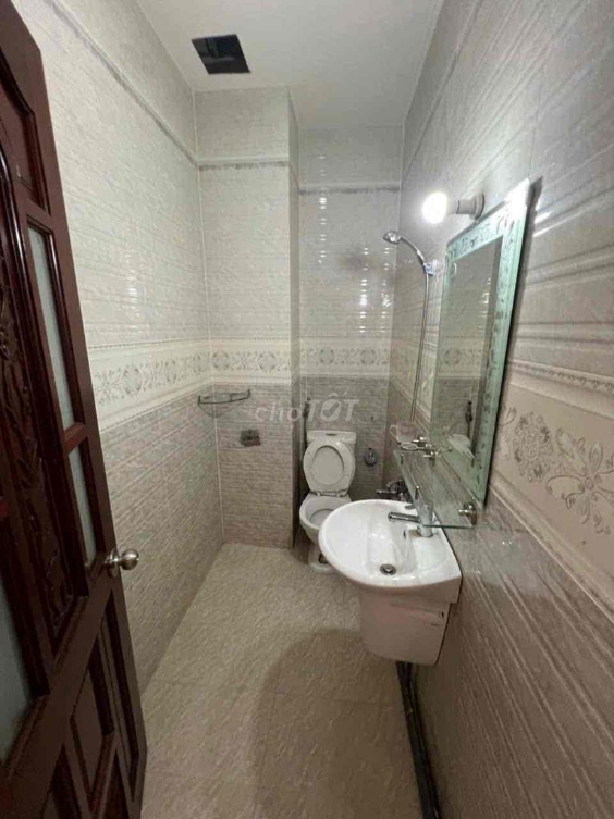 Spacious Rental with Parking and Laundry Area