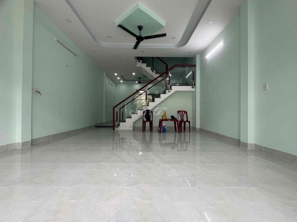 Modern 4BR Townhouse Near Industrial Zone