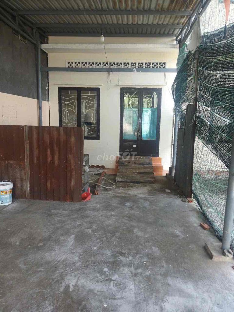 Large 1-Bedroom House with Spacious Yard