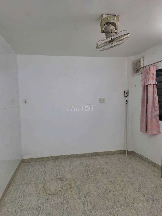 Rental House on Tran Hung Dao Street, P. NCT, Q1