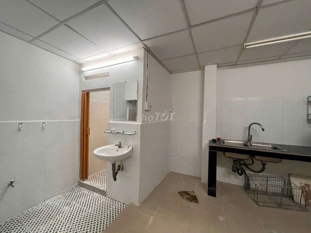 Modern 2-Bedroom House with Parking in Tan Binh