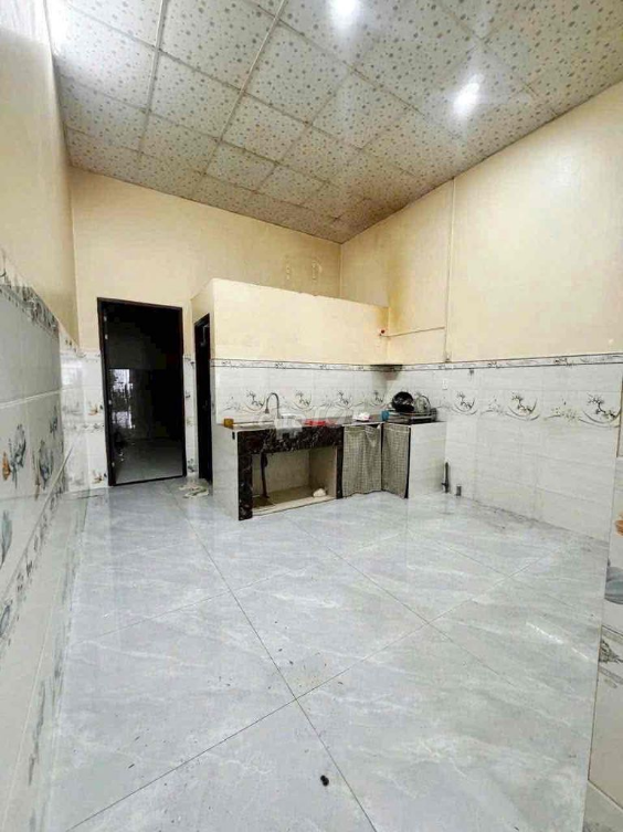 Spacious Single-Bedroom House Near Đầm Sen Park