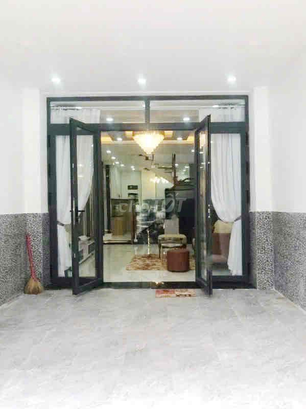 Modern 4-Bedroom House with Full Furnishings