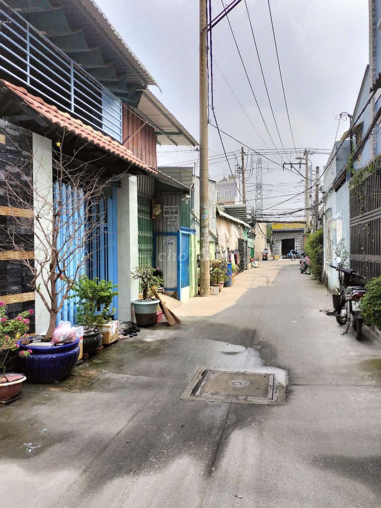Spacious House with Car Parking in Quiet Area