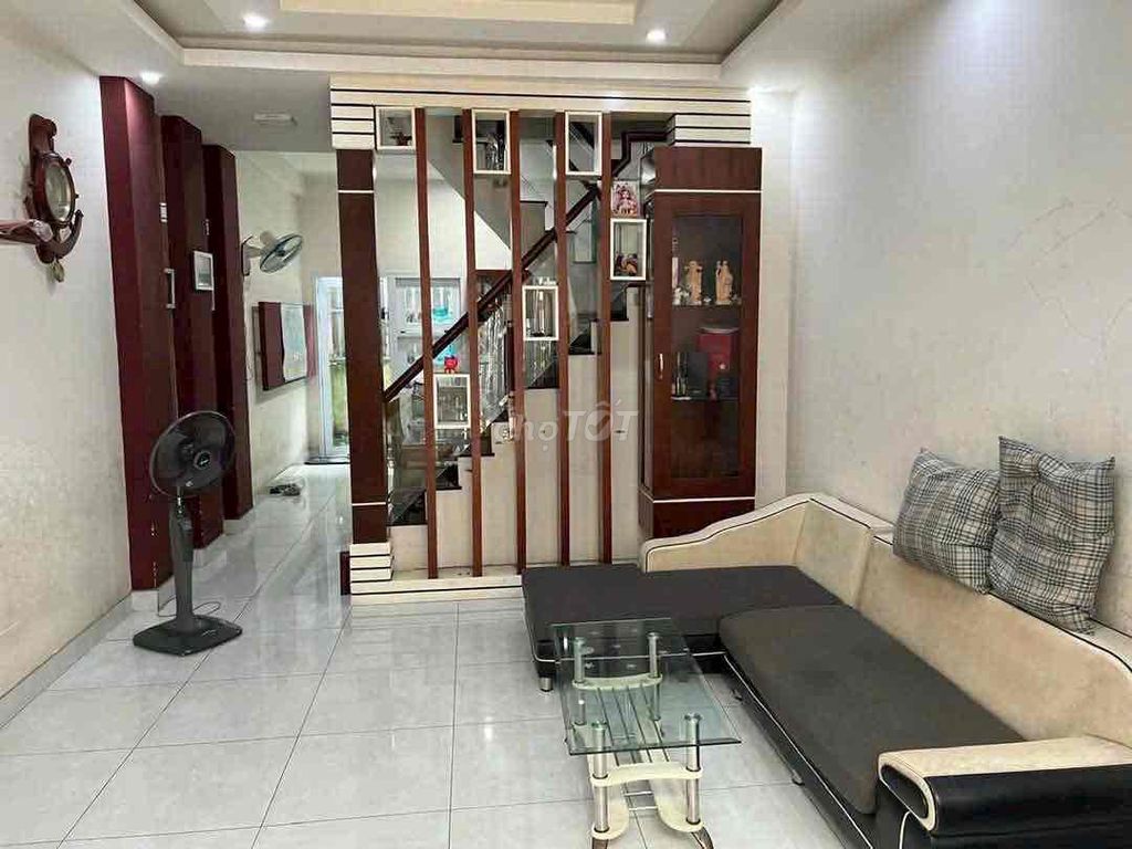 Modern Two-Bedroom House Near Transport Hub