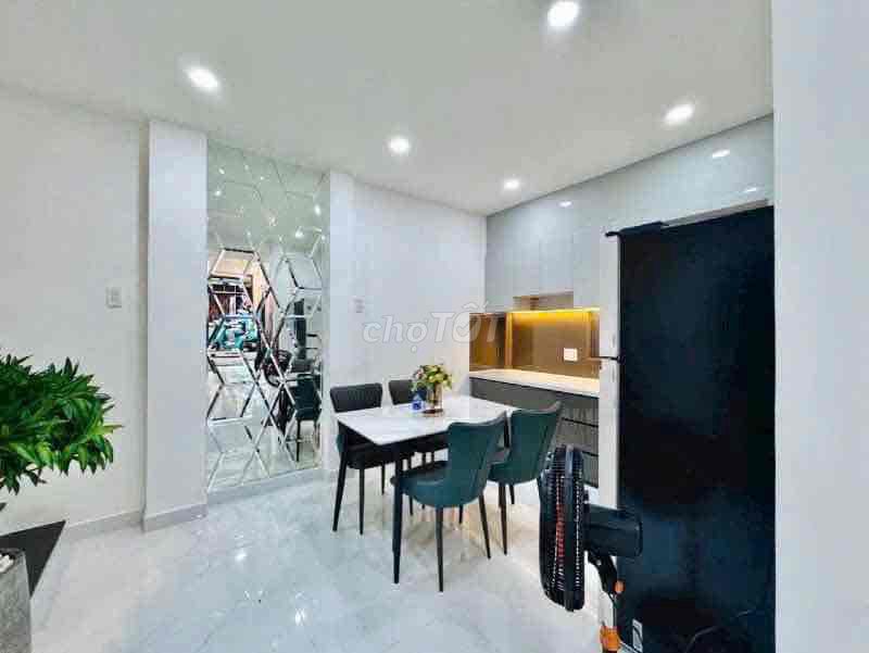 Modern 2BR Townhouse with Rooftop in Phu Nhuan