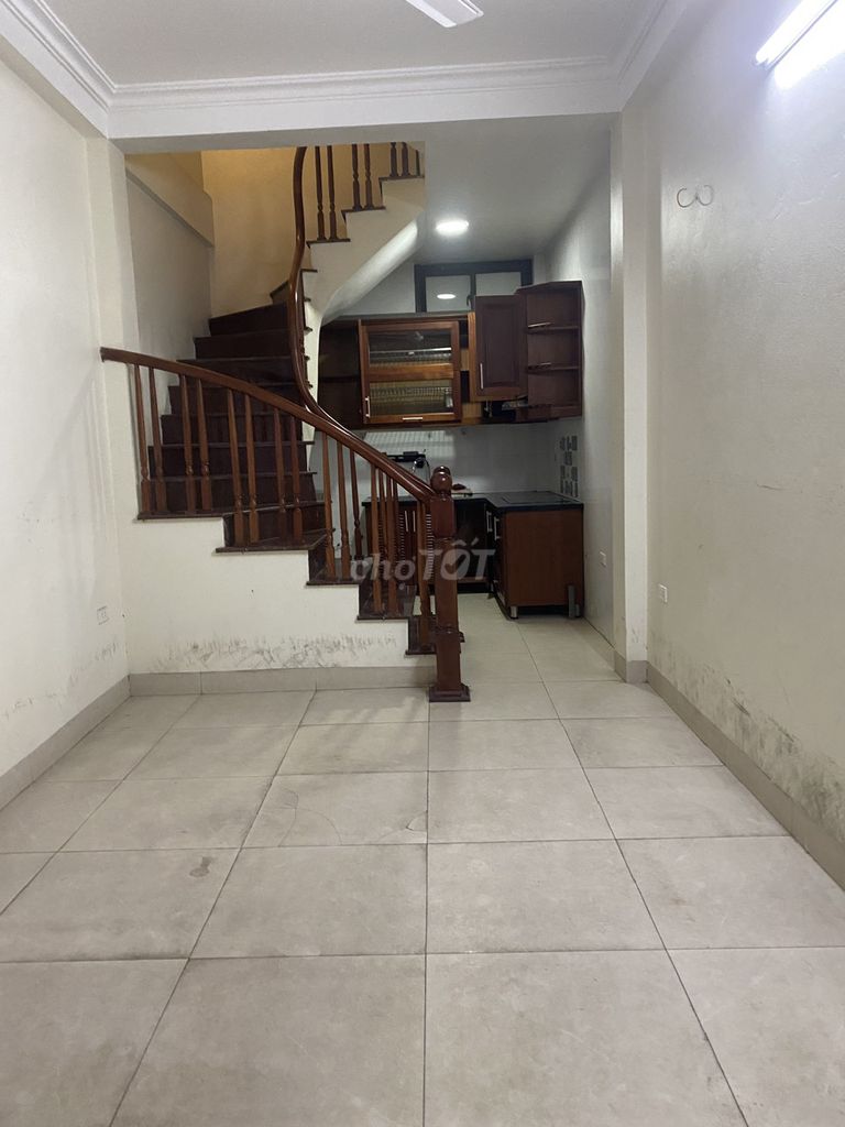 5-Floor Townhouse Near Nga Tu So