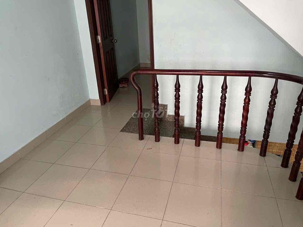 Large 5-Bedroom Townhouse with Rooftop Terrace