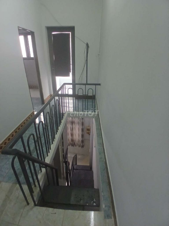 1-Story House with 2 Bathrooms, Near Main Road
