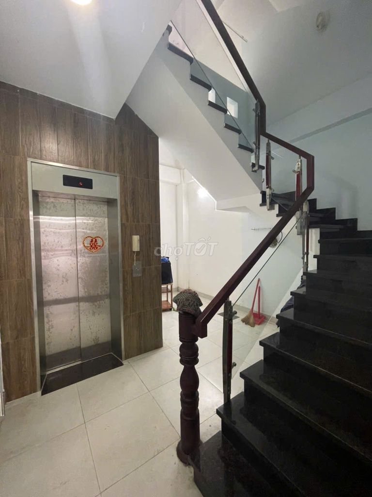 4-Bedroom House with Elevator on Main Street