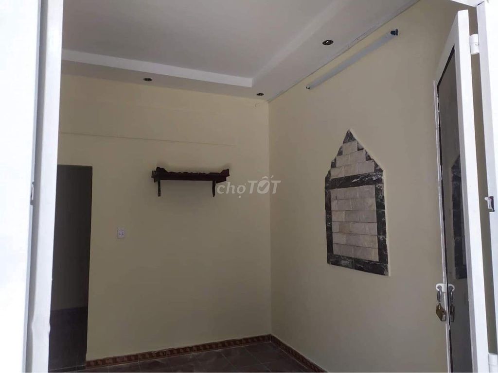 Spacious House with 2 Bedrooms, Secure Area