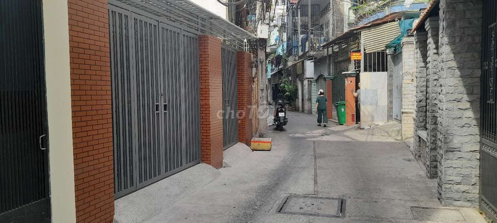Newly Built House for Rent near Pham Van Hai Market