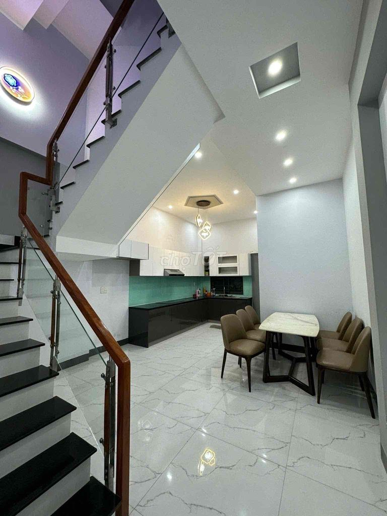 Modern 2-Bedroom House with Furnished Interior