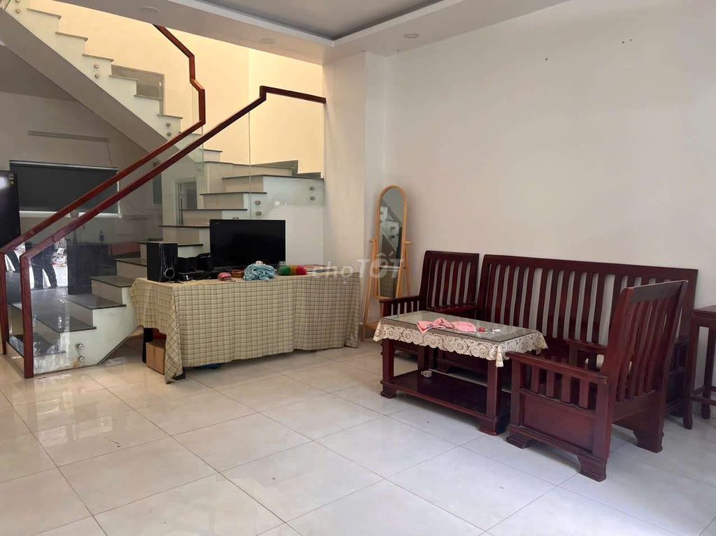 Modern 2BR House Near Shopping Centers