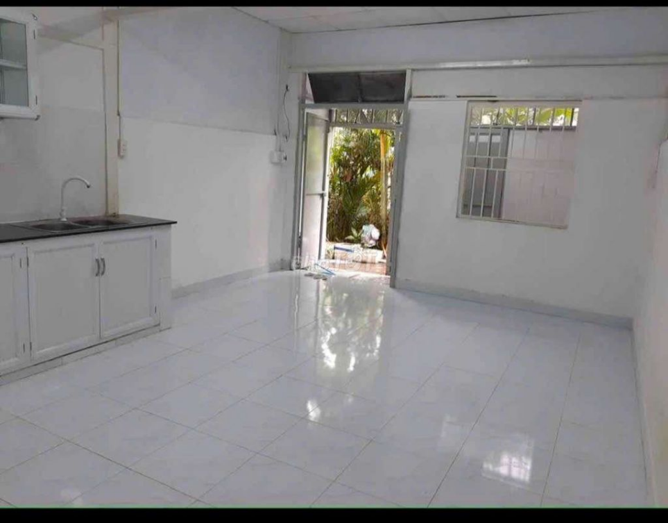 Hiep Binh базарының жанындағы 4м x 10м бір қабатты үй