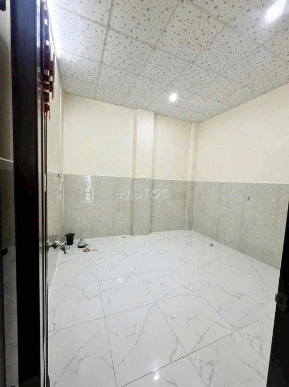 Spacious Single-Bedroom House Near Đầm Sen Park