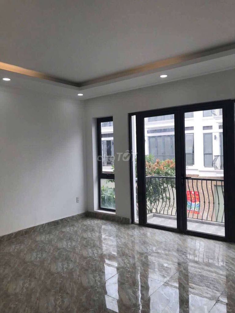 Modern 3BR Townhouse Near Tan Binh Market