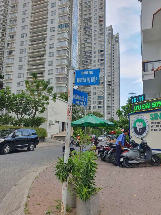 Spacious 5-Bedroom House with Basement on Nguyen Thi Thap Street