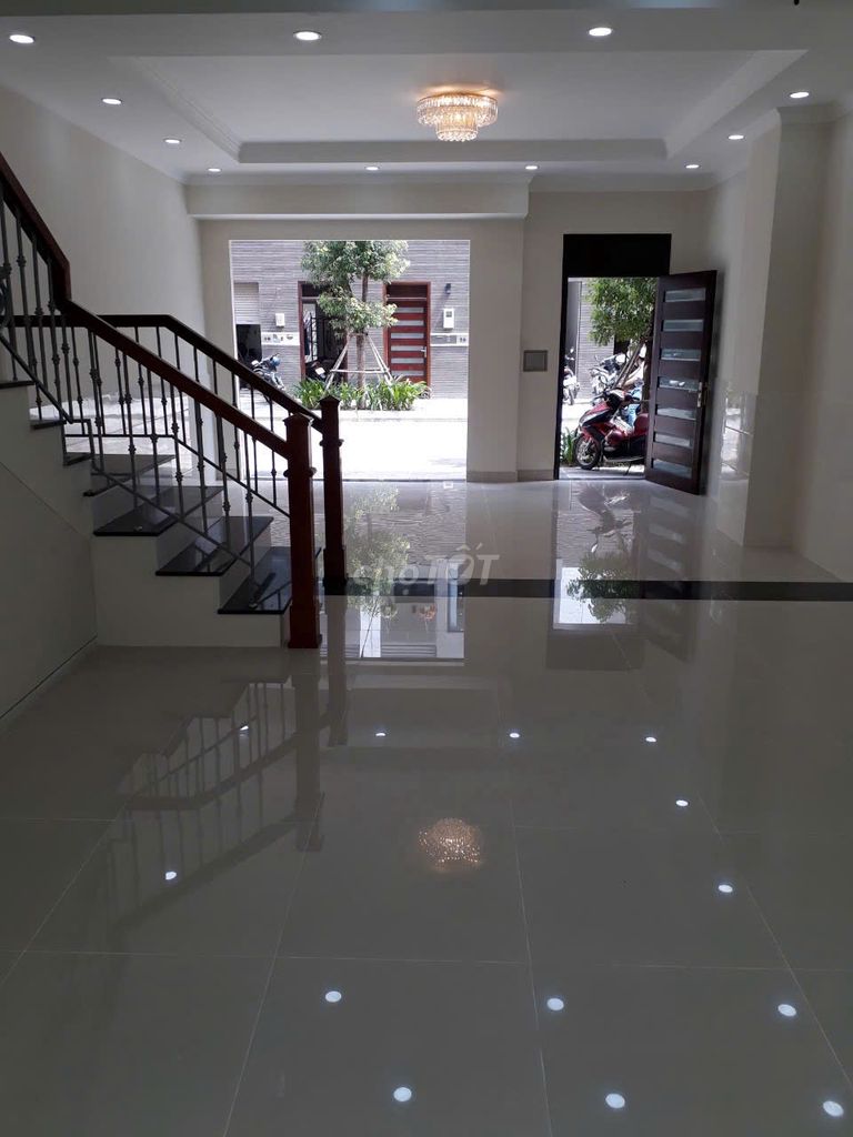 Spacious 6-Bedroom House near Tan Son Nhat Airport