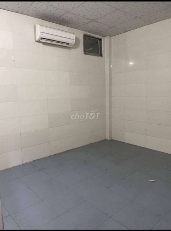 4-Level House near University, Good Location