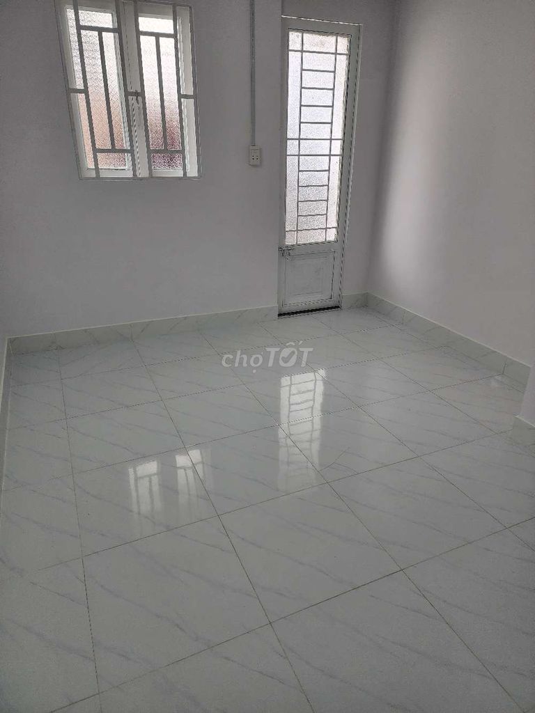 Modern 2-bedroom house with balcony near school