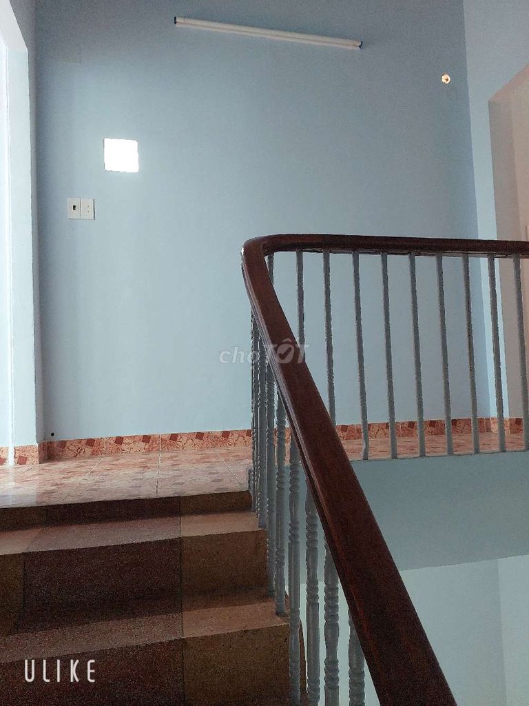Spacious Two-Story House with 3 Bedrooms