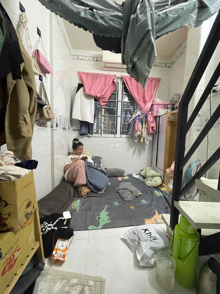 4-Floor House with 3 Rooms Near Cho Cau Muoi