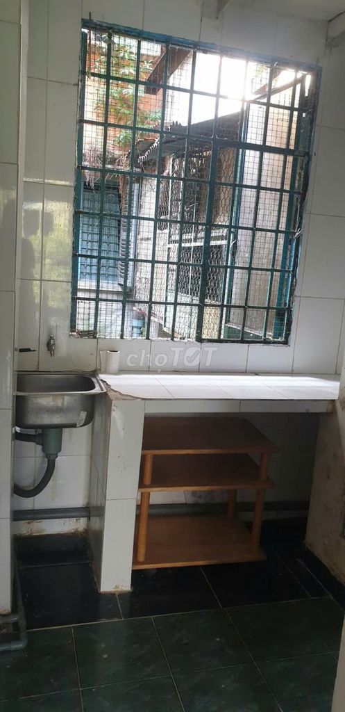 Compact One-Bedroom Apartment Near Park with AC