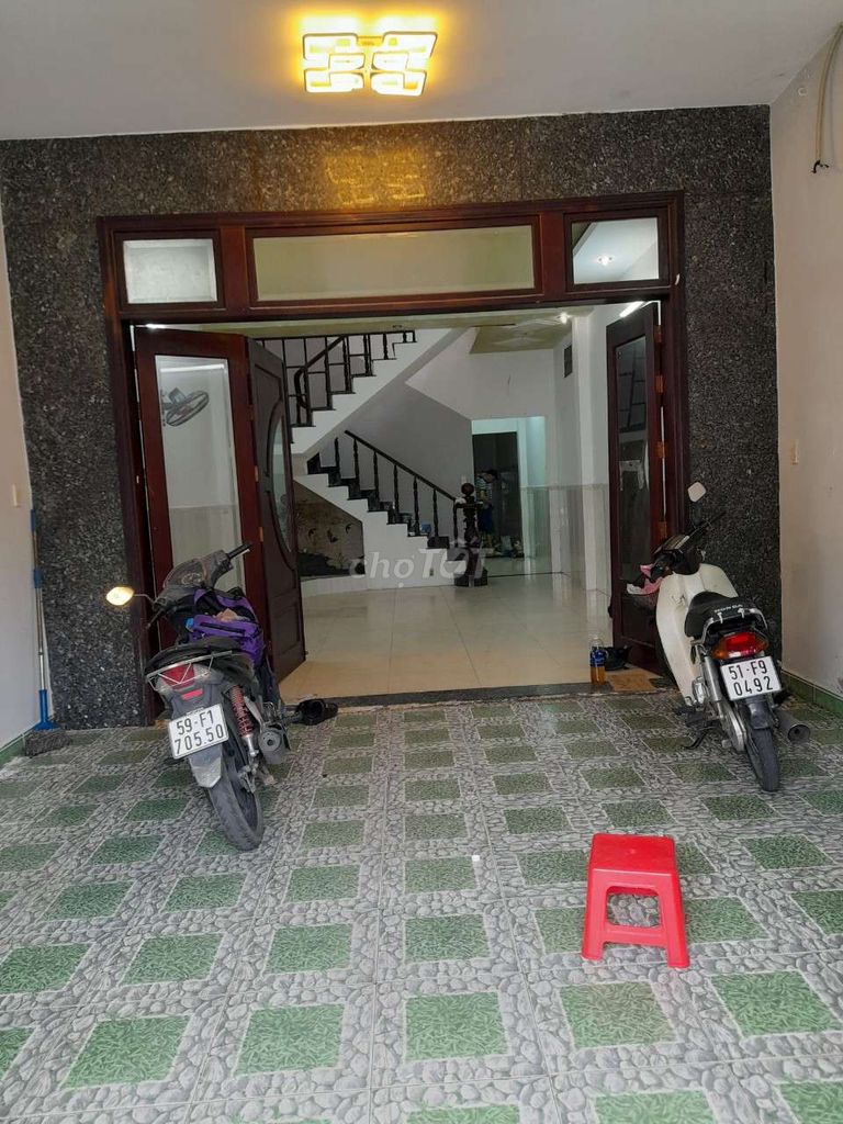 Modern Townhouse with Parking for Business Use