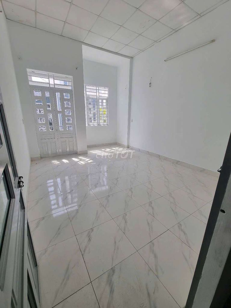Modern 2-Bedroom House Near Market