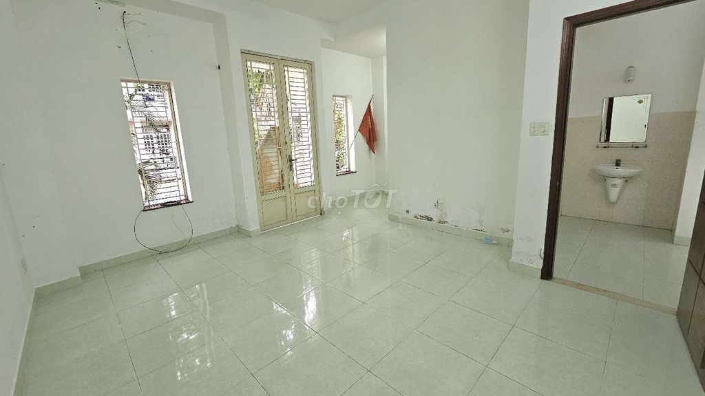 Spacious 2-Bedroom Townhouse Near District 8 Terminal