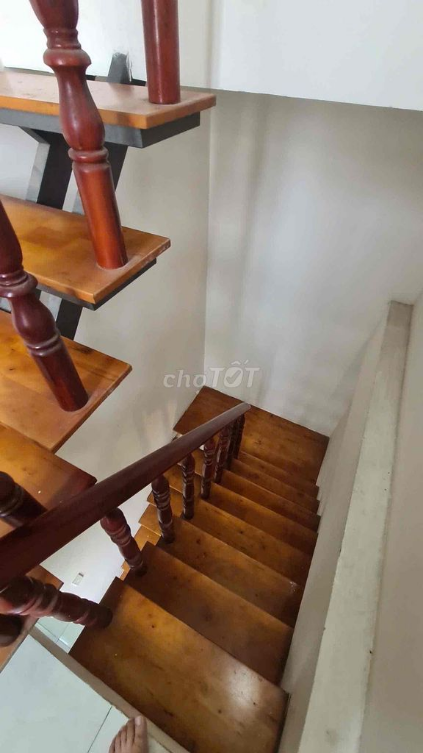 2-Story House with 2 Bedrooms and Air Conditioning