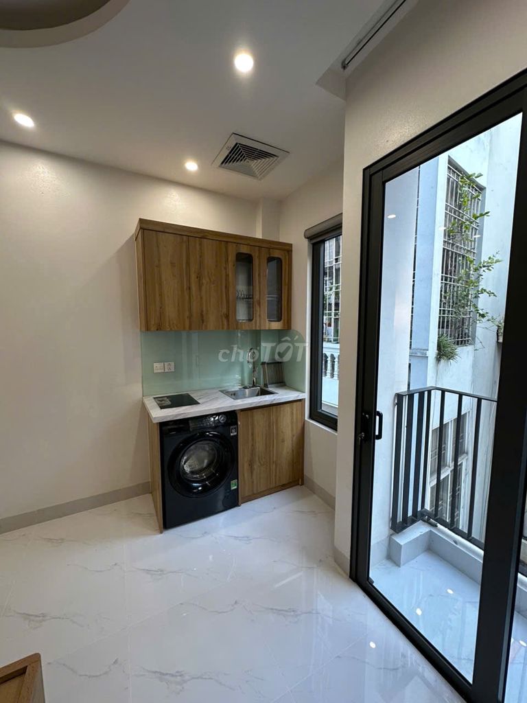 Modern Studio with Balcony and Full Amenities