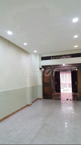 Spacious Two-Bedroom House with Car Access