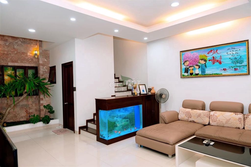 Spacious Garden Villa with Fish Pond